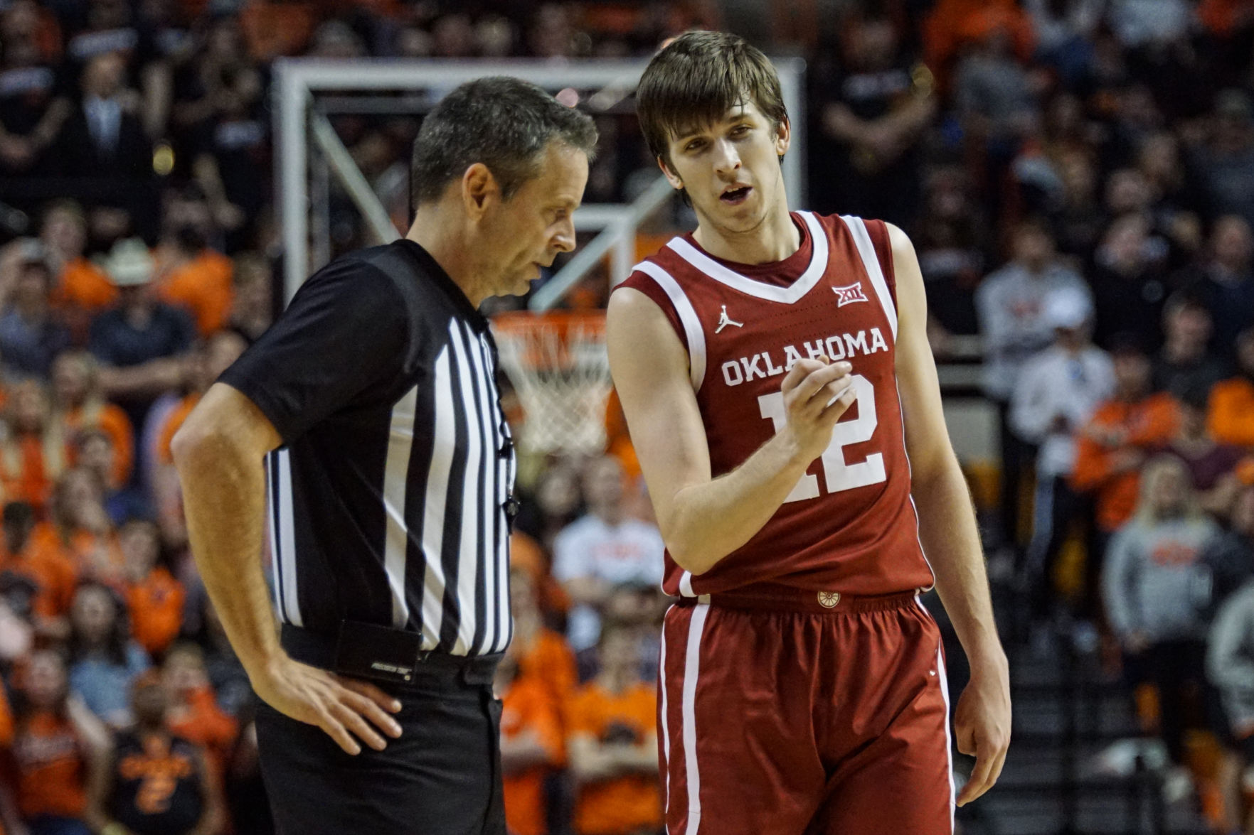 Austin Reaves and referee